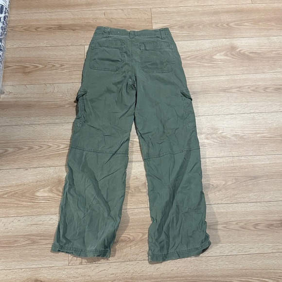 American Eagle stretch super high-rise baggy, wide leg Olive Green Pants - Picture 9 of 9